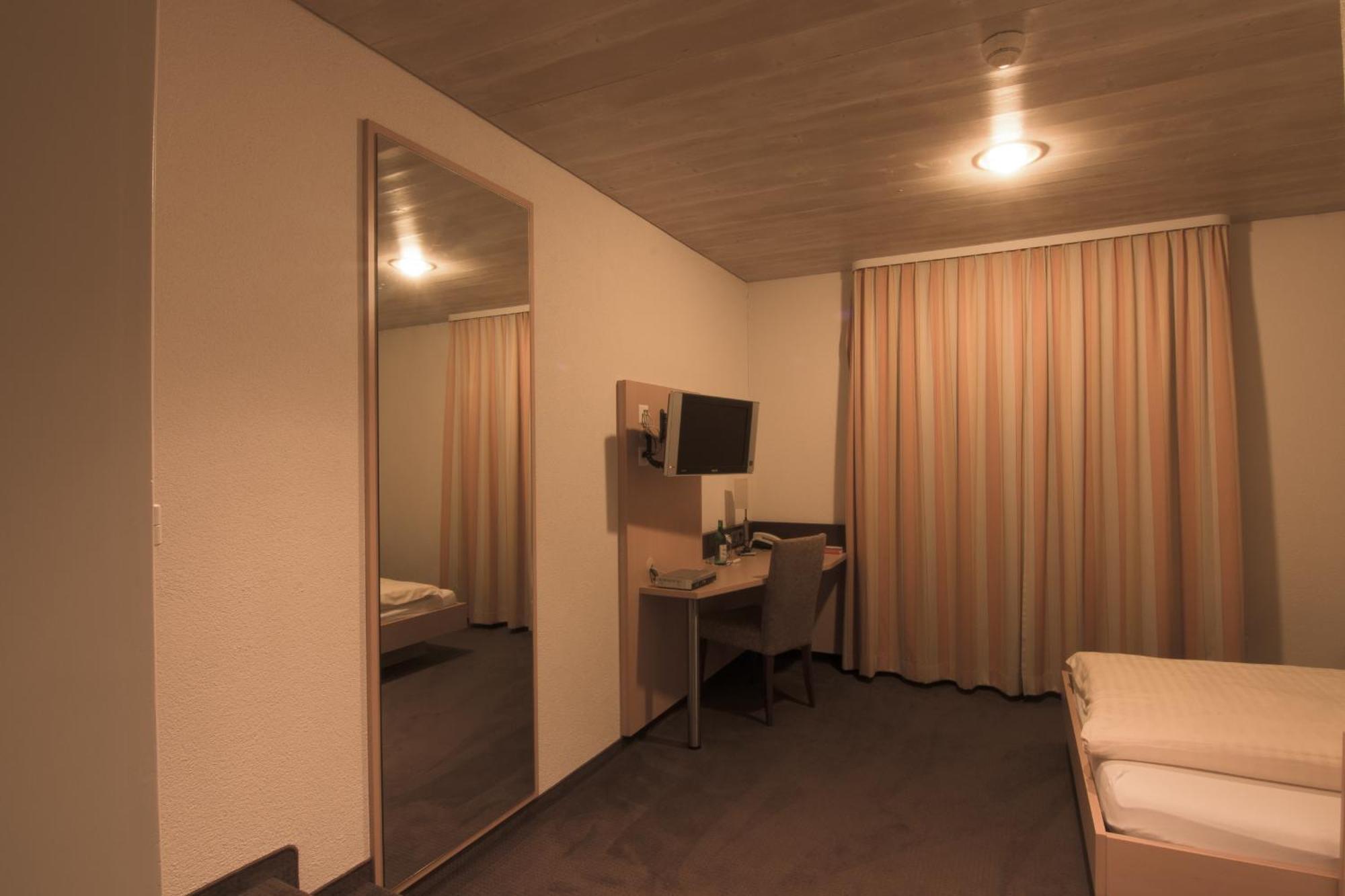 פראונפלד Hotel Zum Goldenen Kreuz חדר תמונה