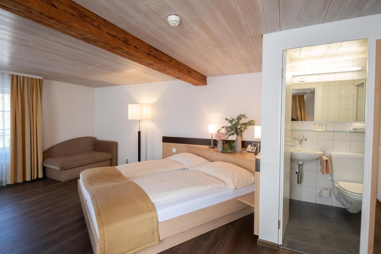 פראונפלד Hotel Zum Goldenen Kreuz מראה חיצוני תמונה